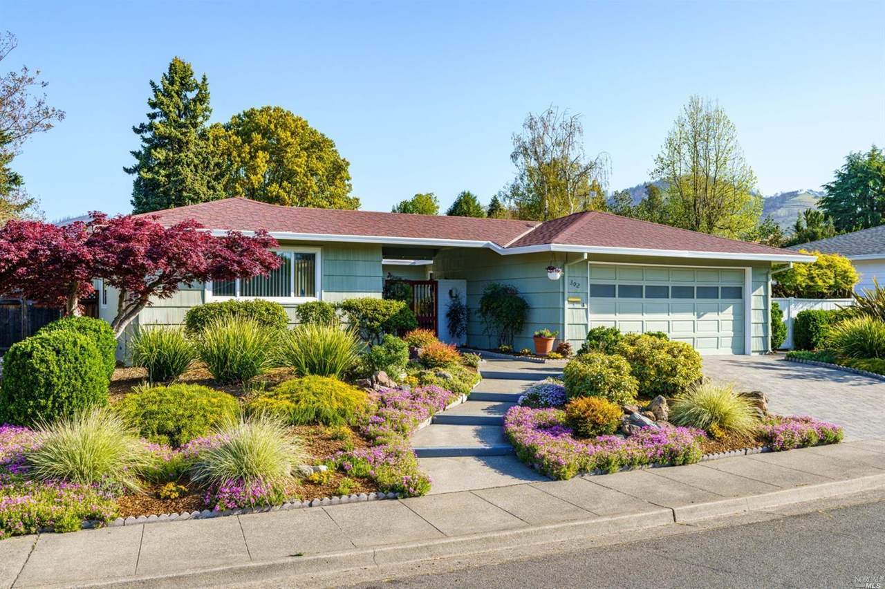 302 Belhaven Circle - Photo 1