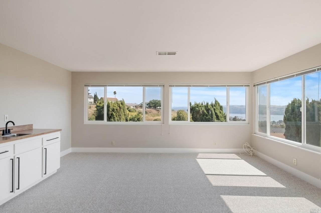 242 Baker Street - Photo 1