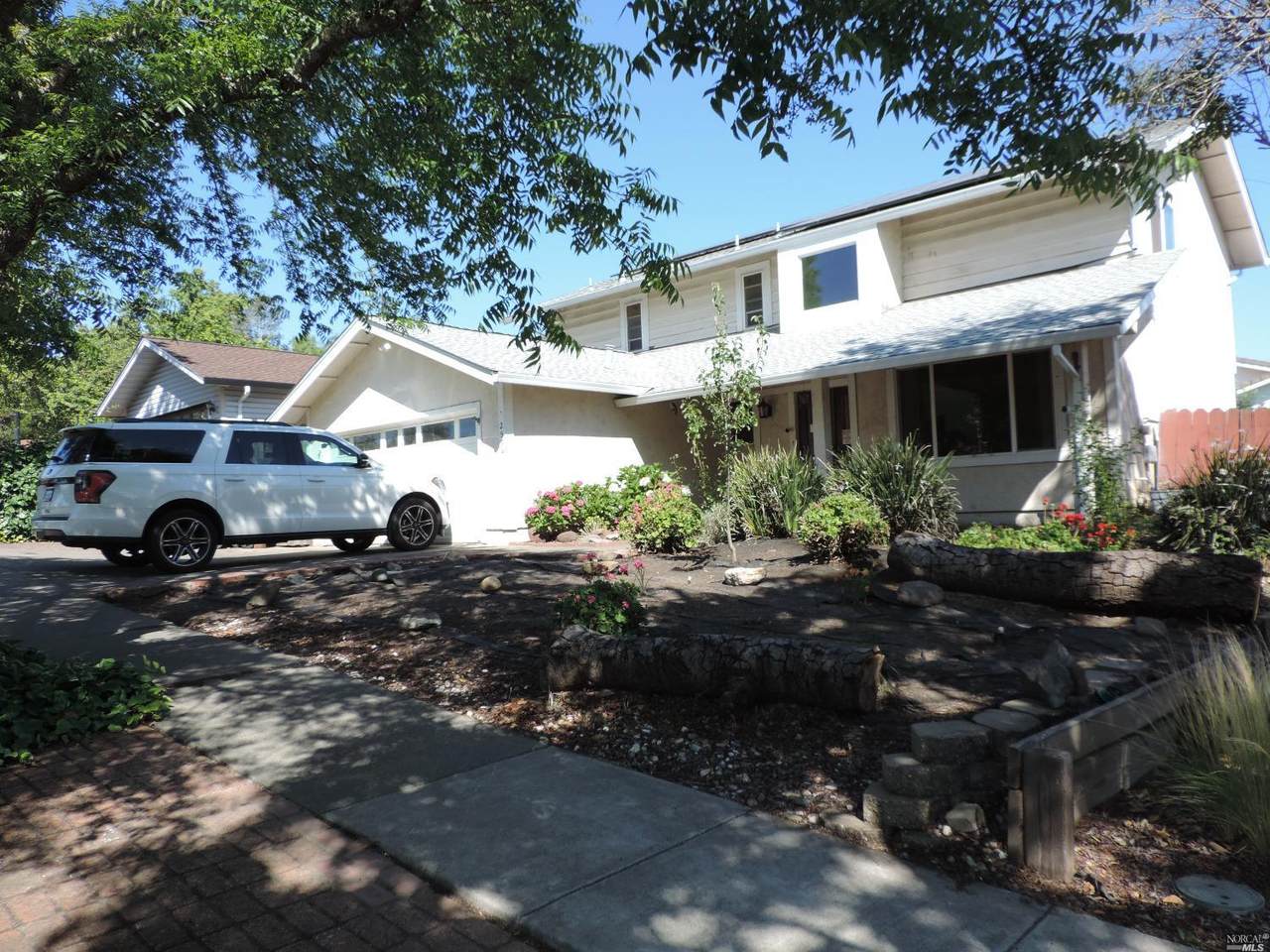2594 Vine Hill Drive - Photo 1
