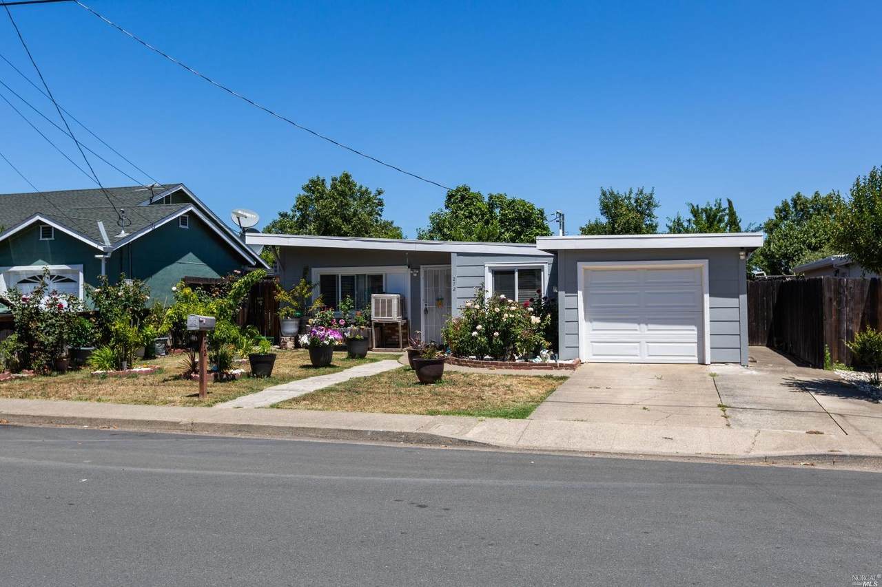 272 Arlington Drive - Photo 1