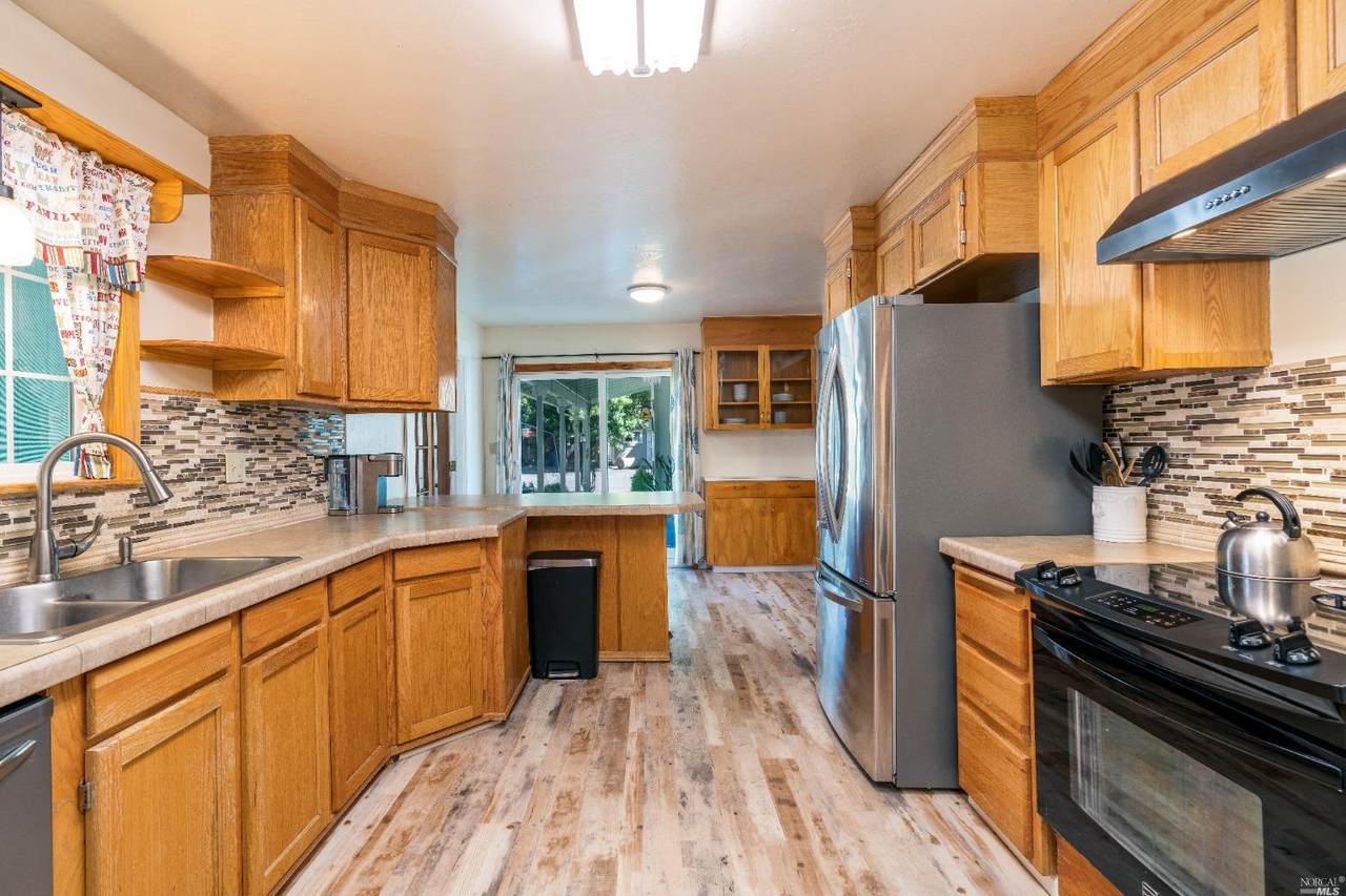 10700 Main Street - Photo 1