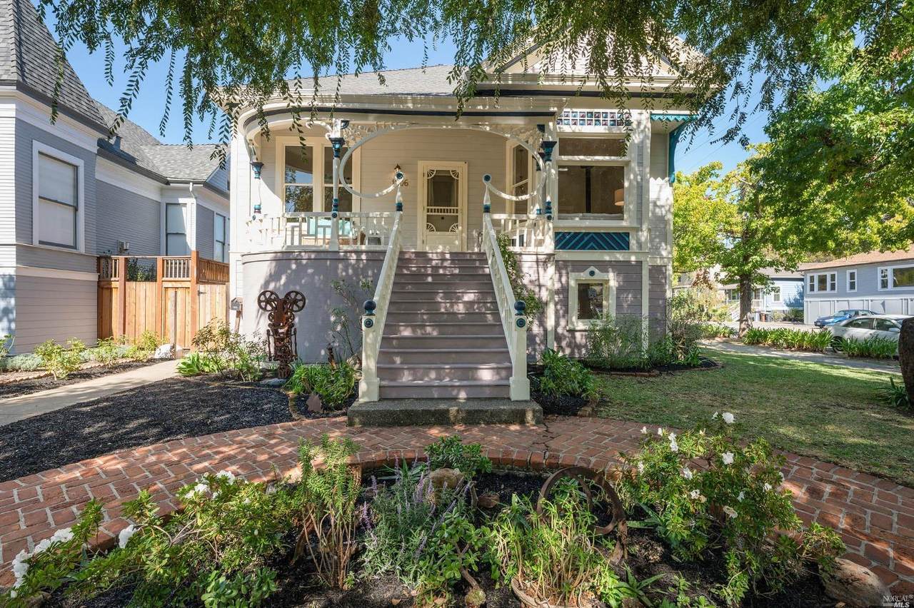 1206 Oak Street - Photo 1