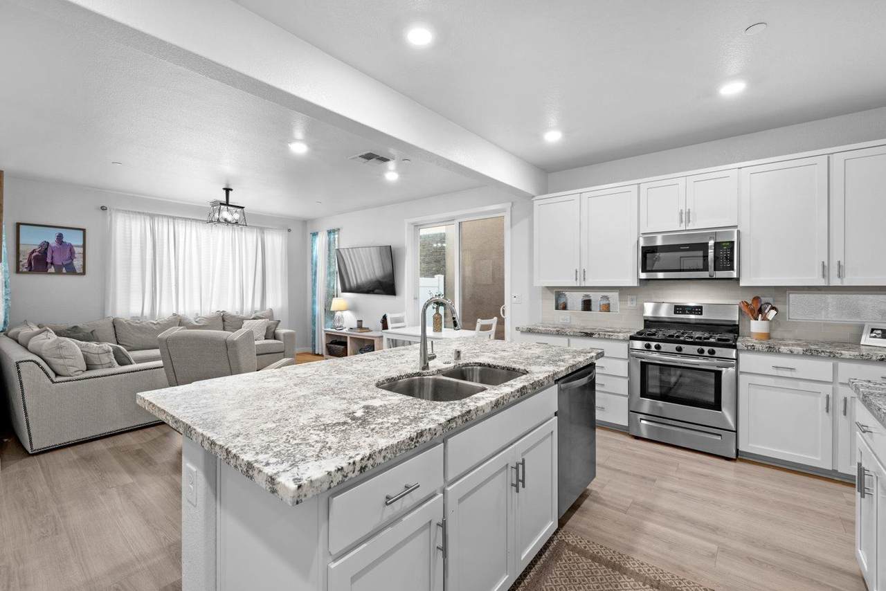 3143 Blackbird Court - Photo 1