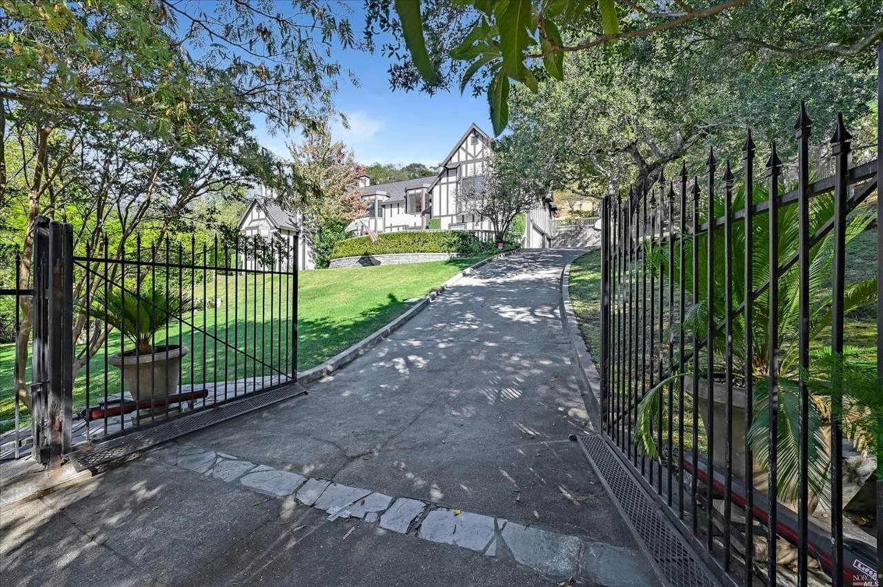 41 Thunderbird Drive - Photo 1