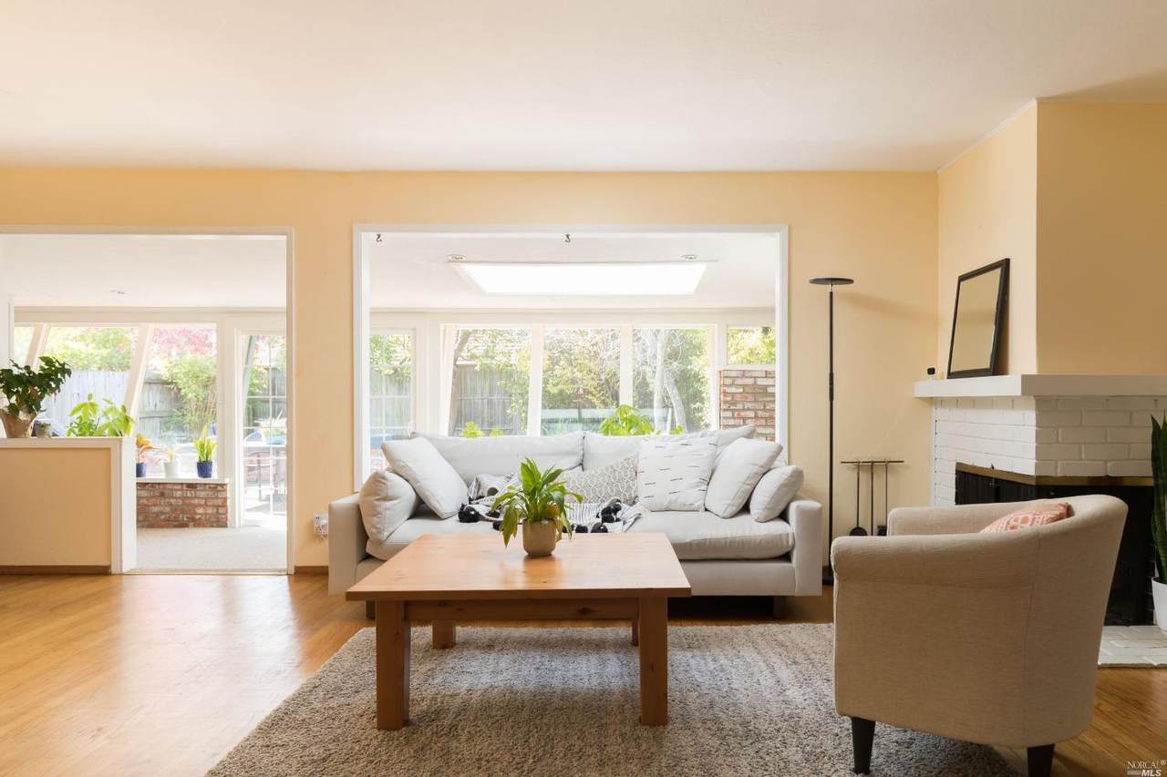 37 El Camino Drive - Photo 1