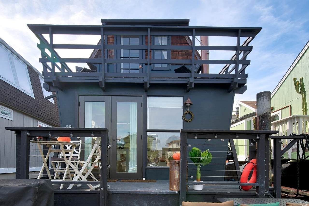 15 Pier - Photo 1