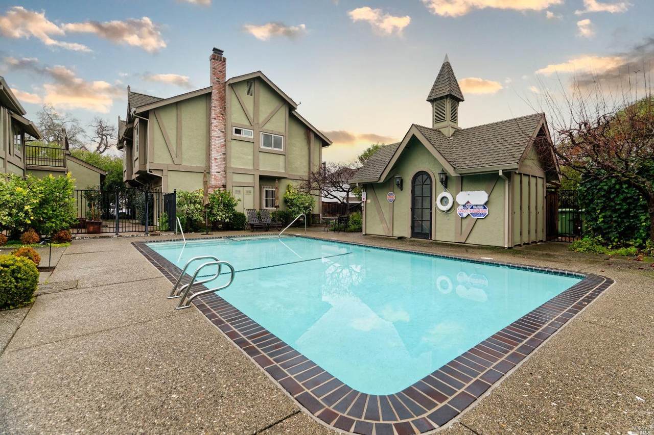 945 Hunt Avenue - Photo 1