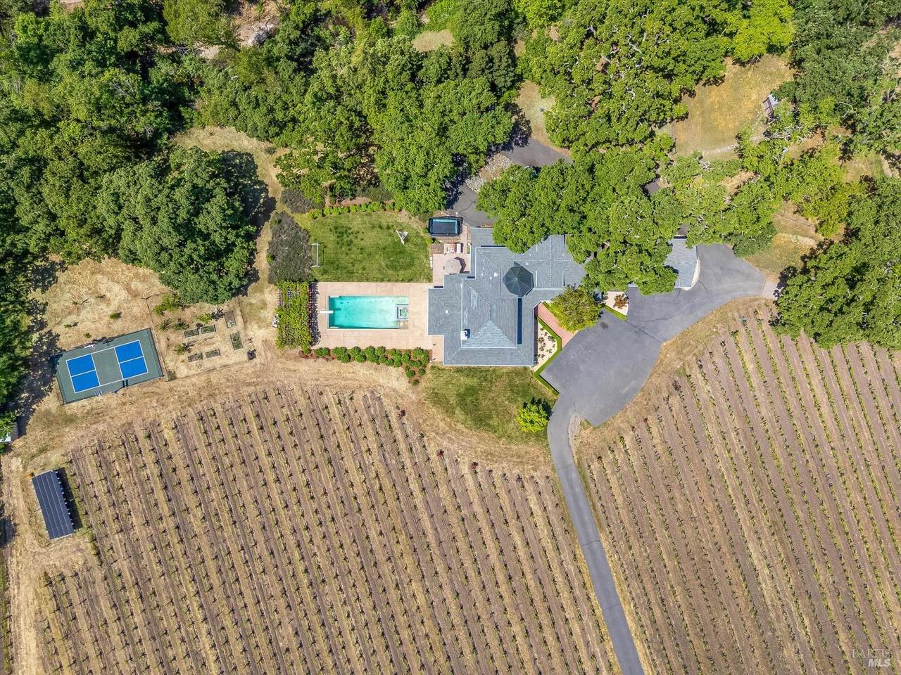 1079 Hedgeside Avenue - Photo 1