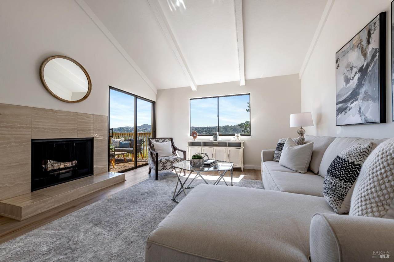 10 Dickens Court - Photo 1