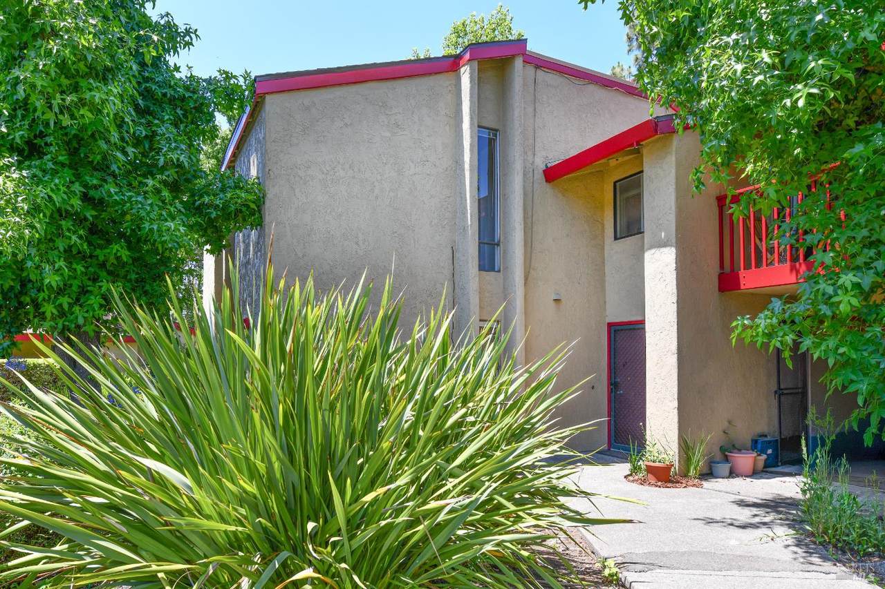 13 Redwood Court - Photo 1