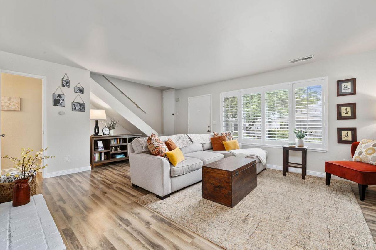 359 Gate Way - Photo 1