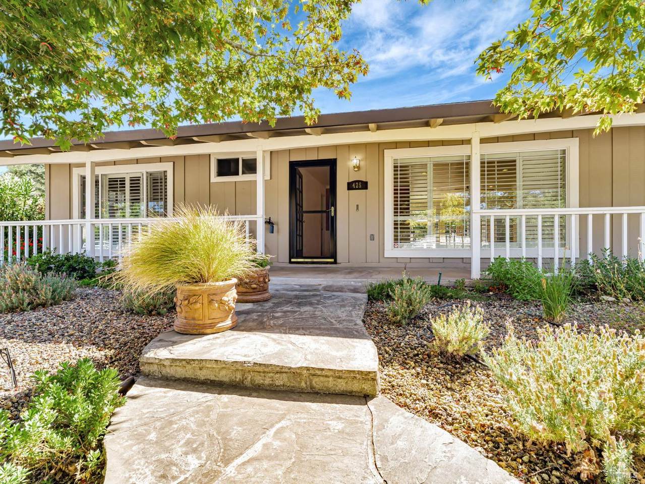 425 Deerfield Circle - Photo 1