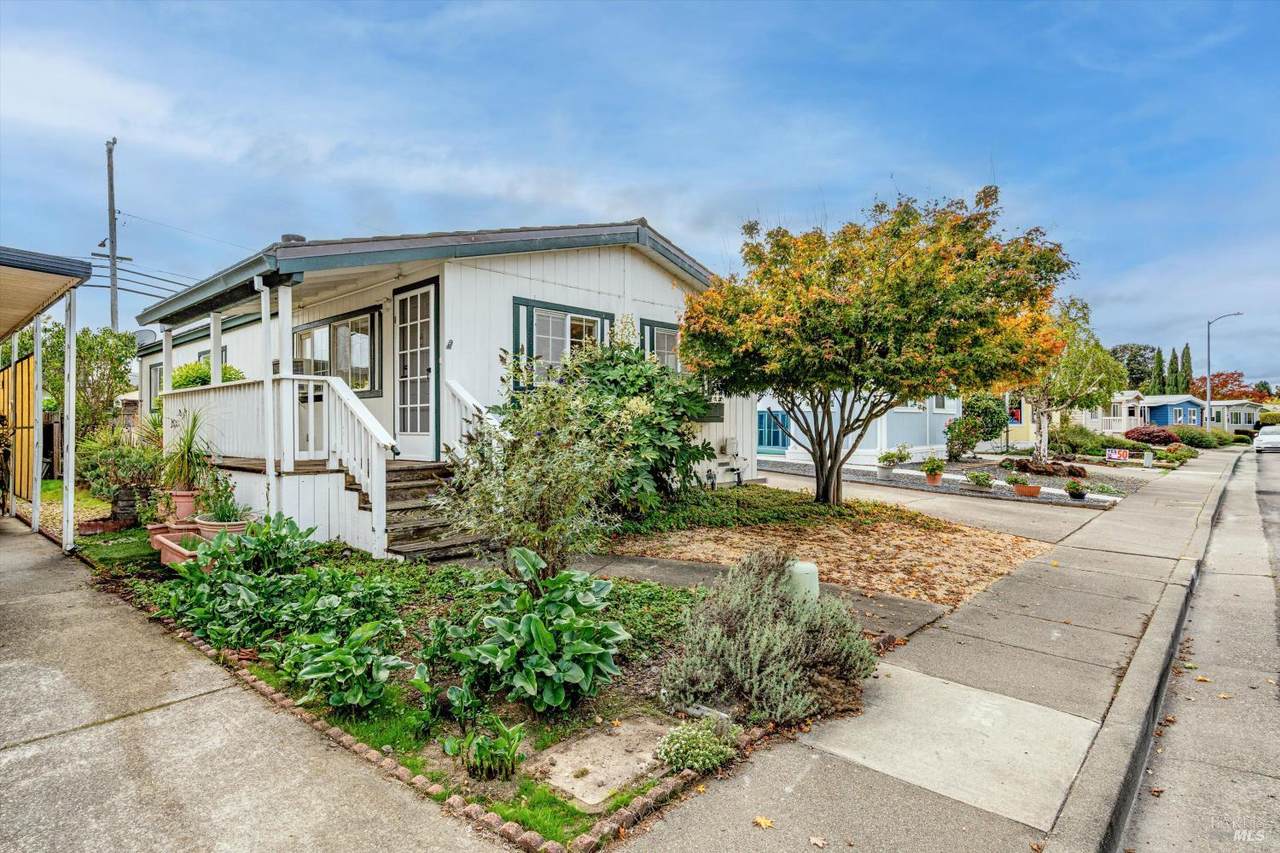 146 Westgate Circle - Photo 1