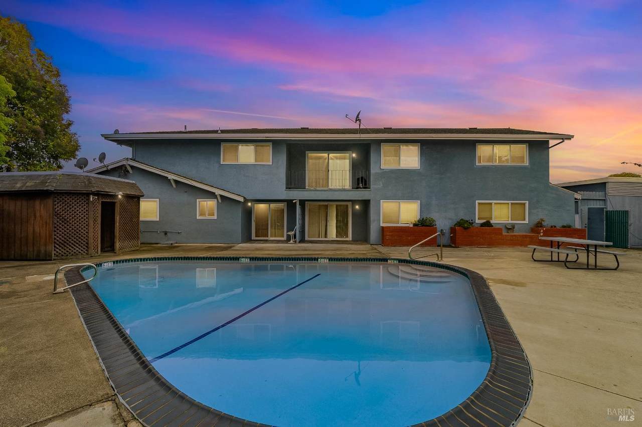 150 Yorkshire Court - Photo 1