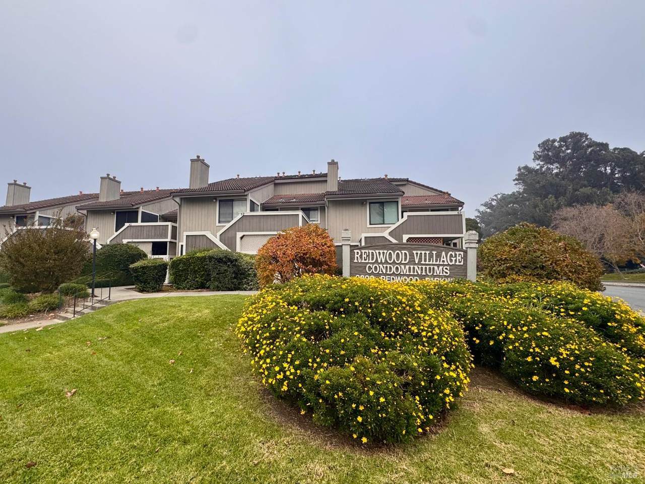 2890 Redwood Parkway - Photo 1