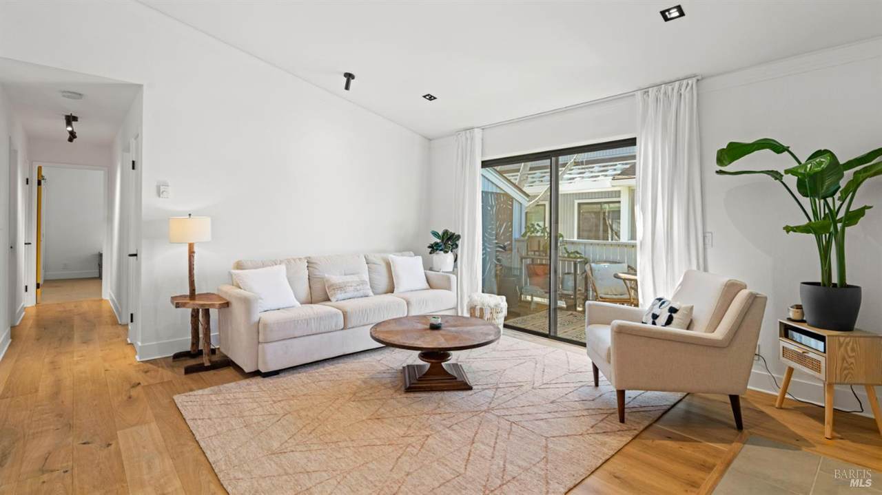 34 Schooner Court - Photo 1