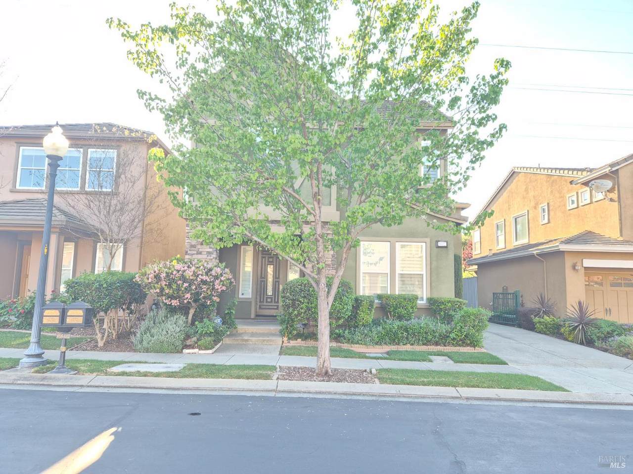 9102 Cambridge Circle - Photo 1