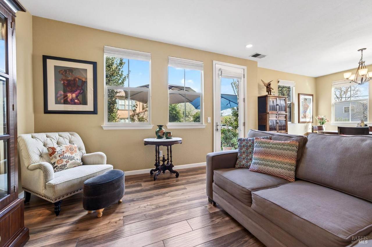 180 Healdsburg Avenue - Photo 1