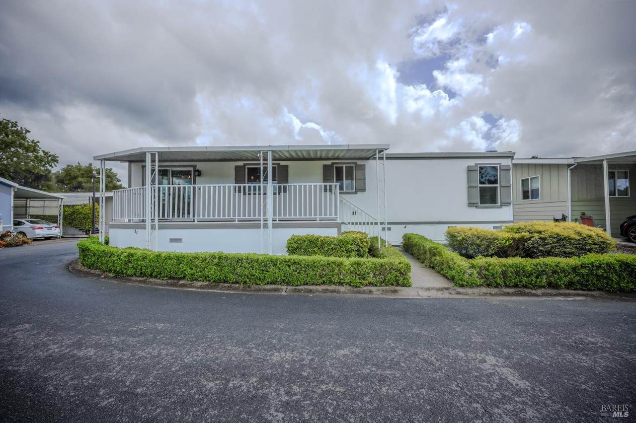 87 Blue Jay Drive - Photo 1