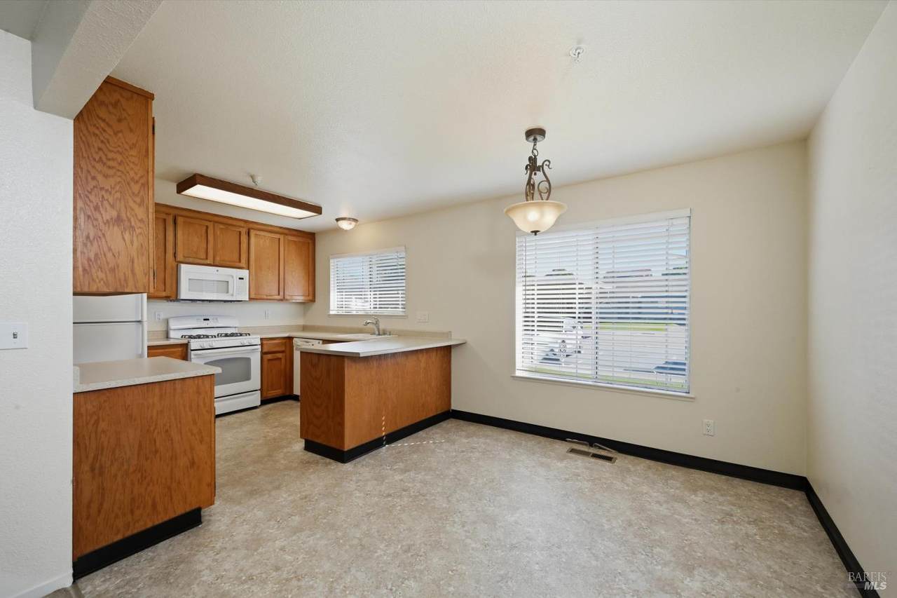 786 William Court - Photo 1