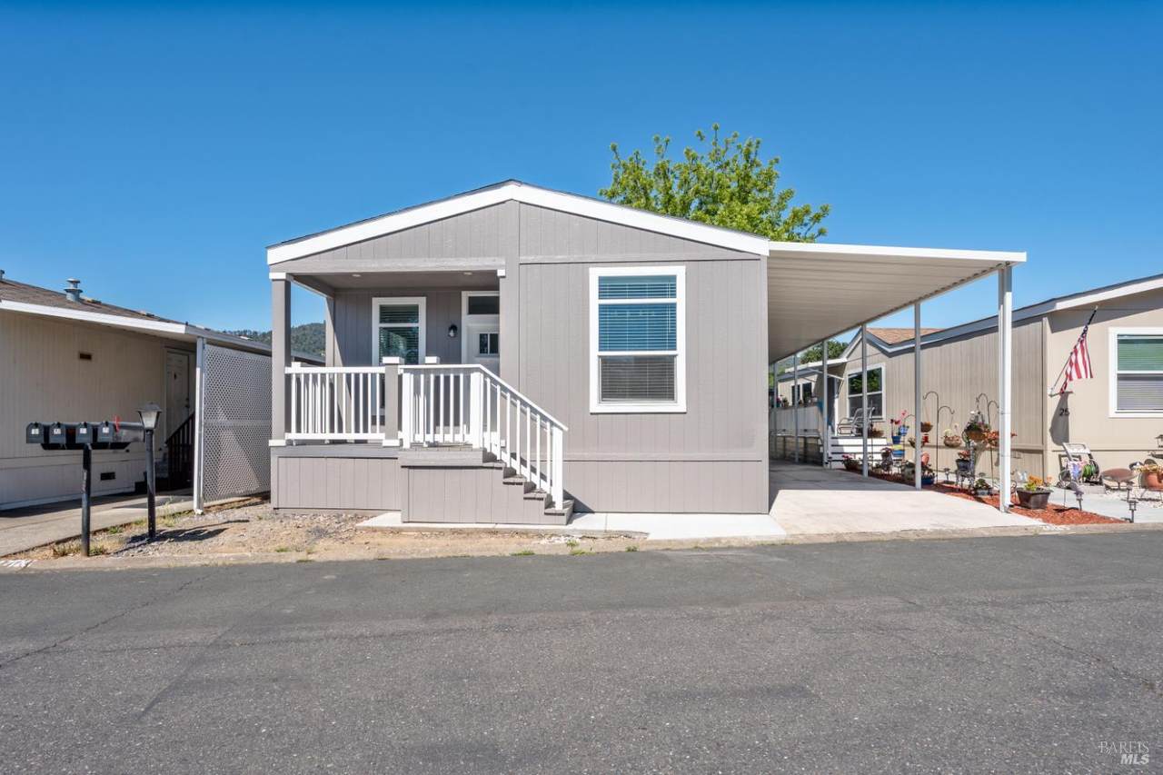 660 Leslie Street - Photo 1