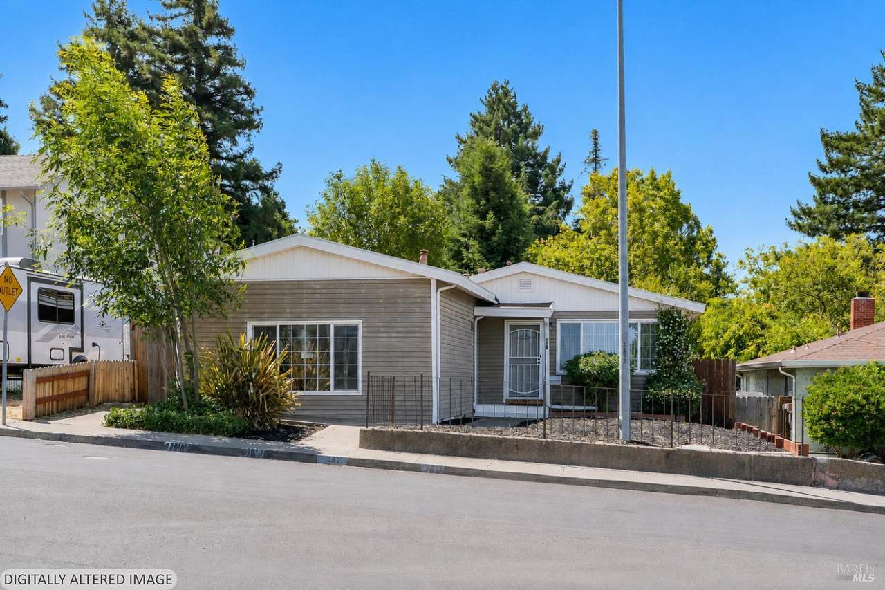327 Pecan Street - Photo 1