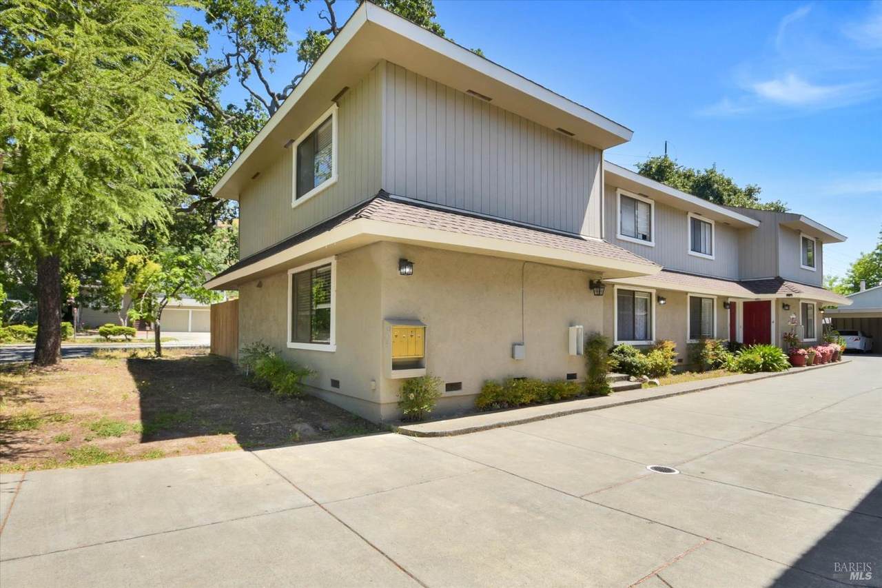 1052 7th Street - Photo 1