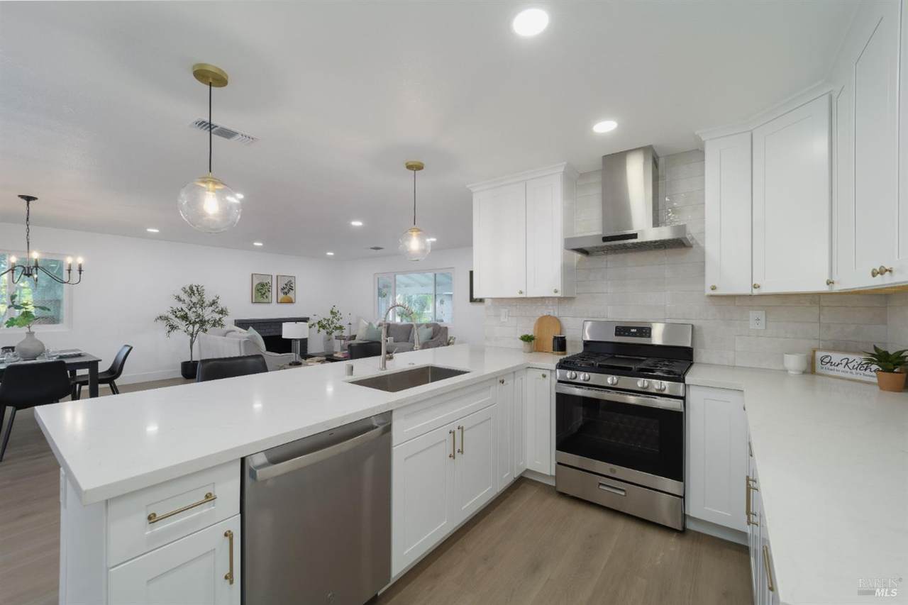 1061 Mockingbird Court - Photo 1