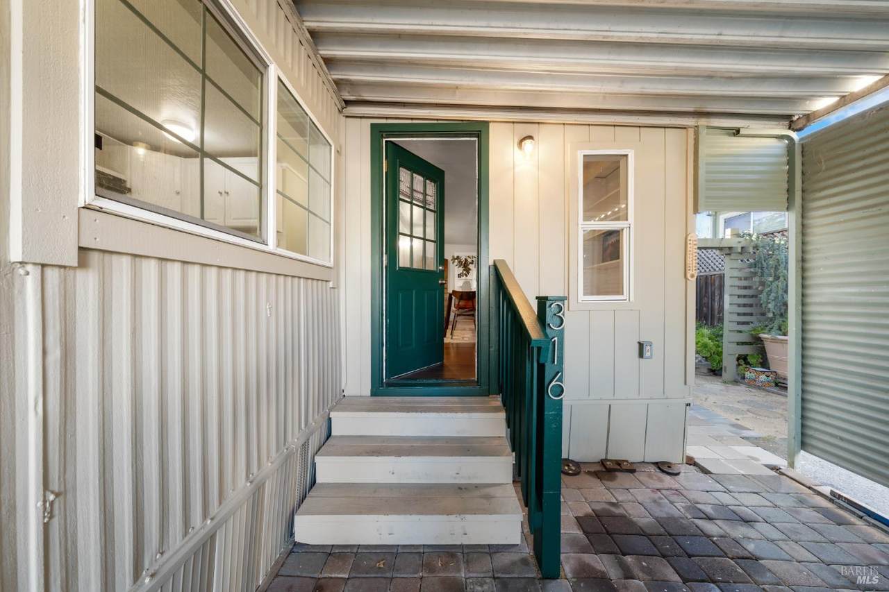 300 Stony Point Road - Photo 1
