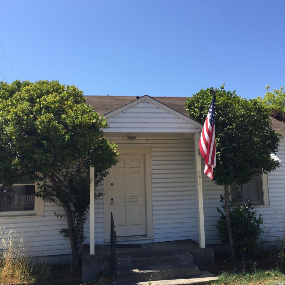 2701 Pine Street - Photo 1