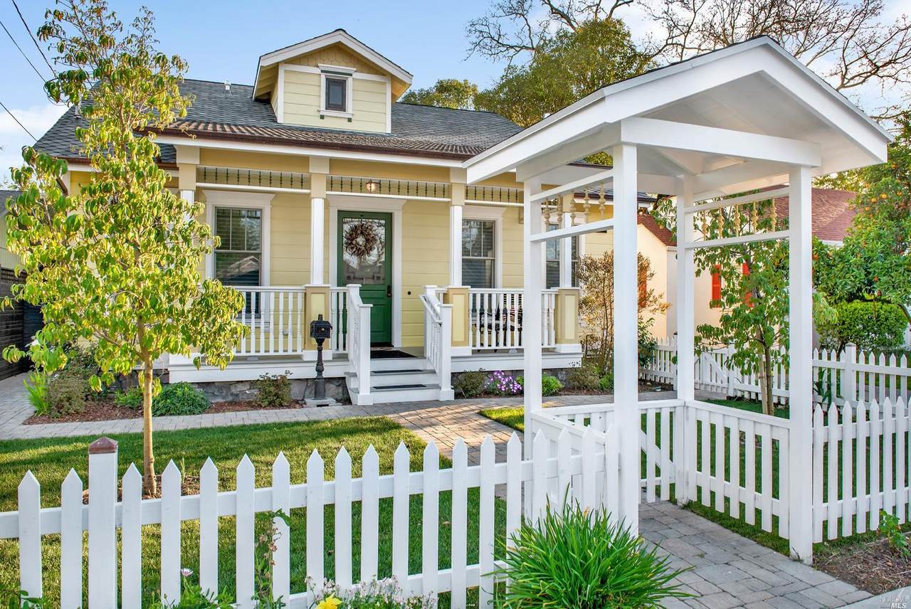 404 North Street - Photo 1