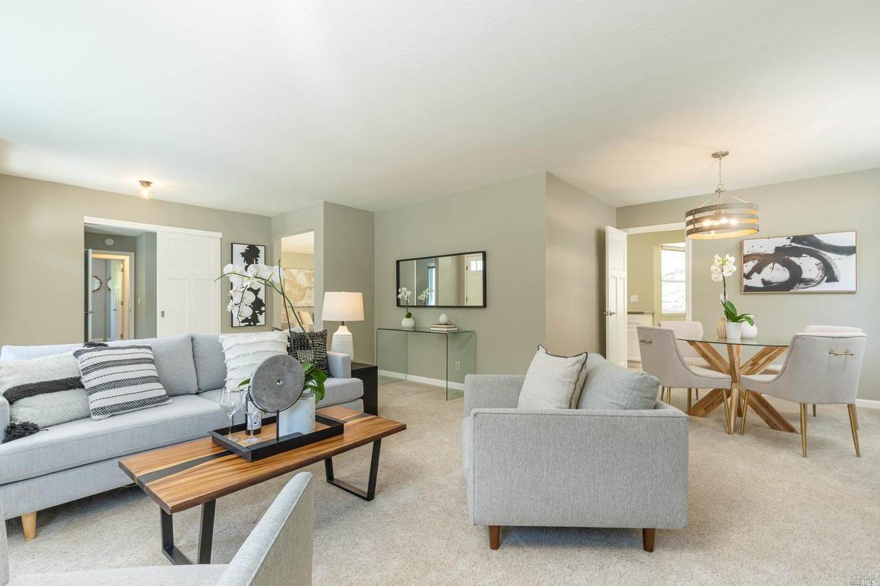 109 Baruna Court - Photo 1