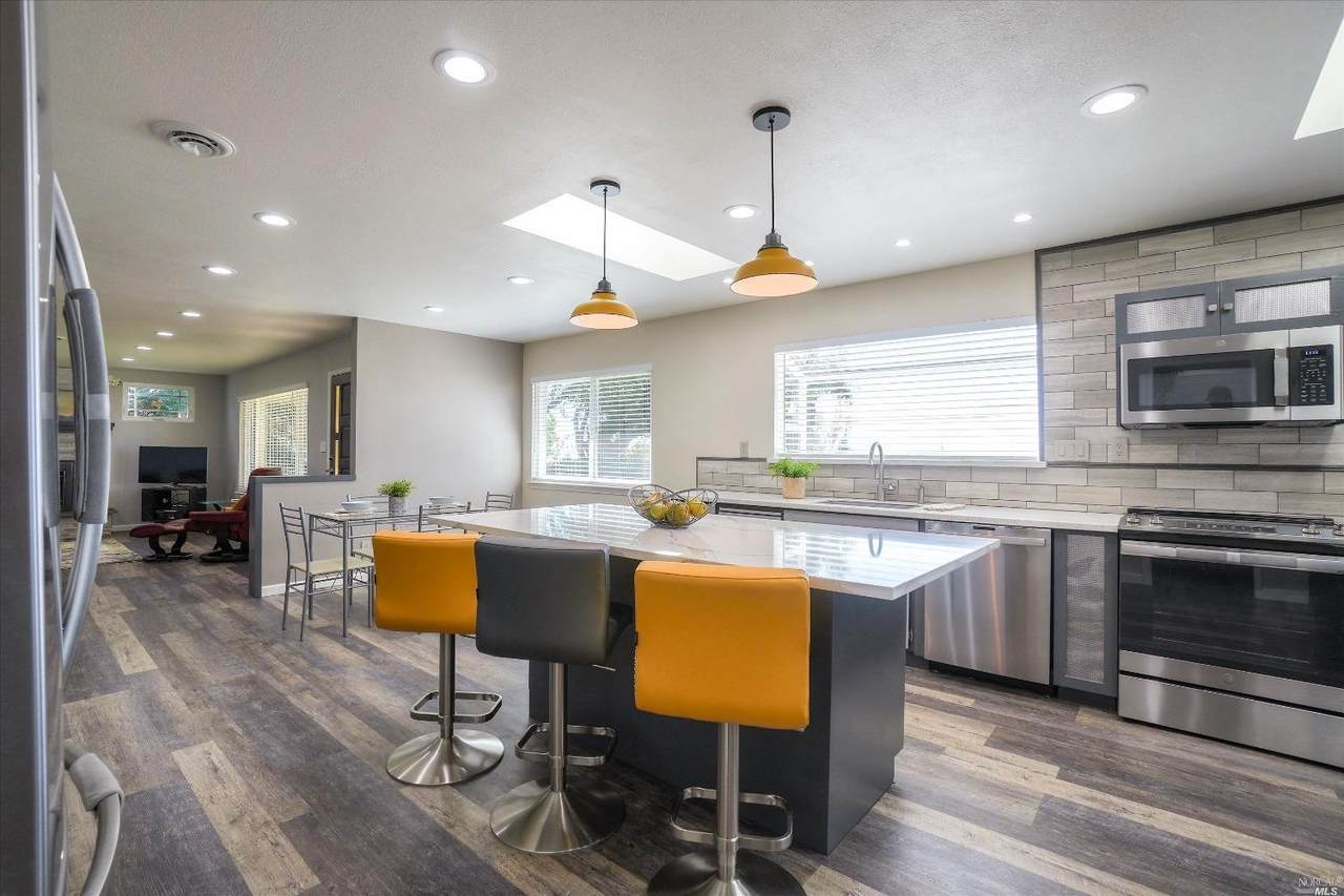 2790 Lakeshore Boulevard - Photo 1