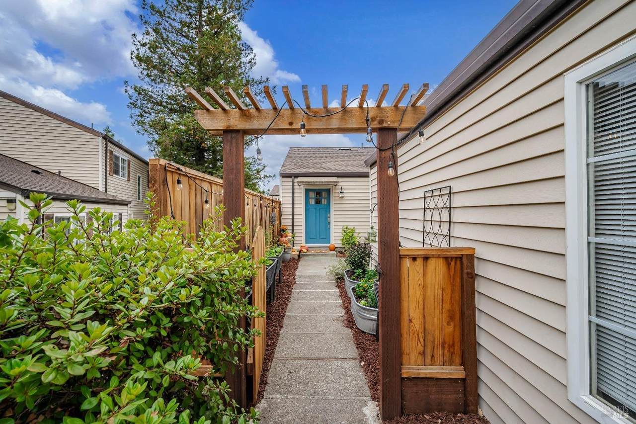 1602 Yardley Street - Photo 1
