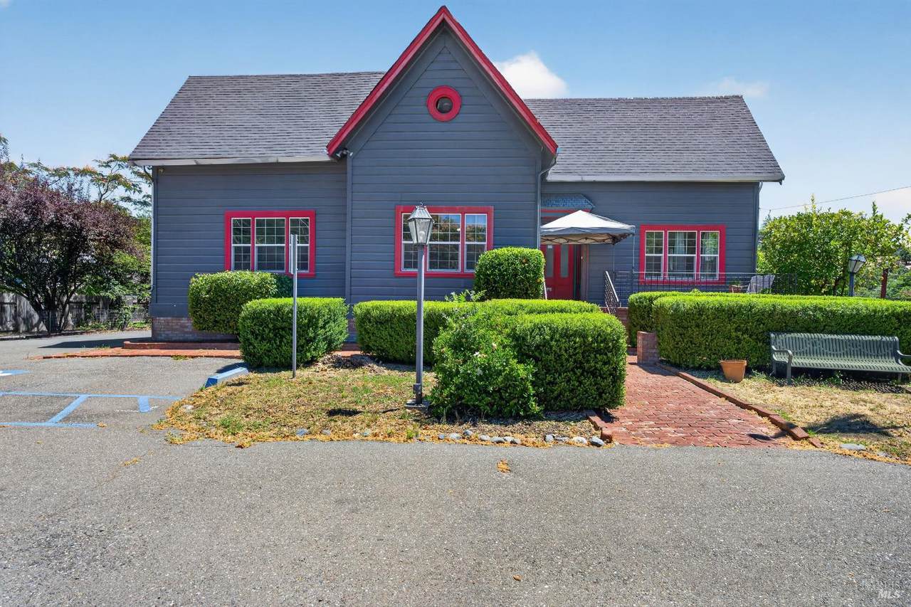 530 Cloverdale Boulevard - Photo 1
