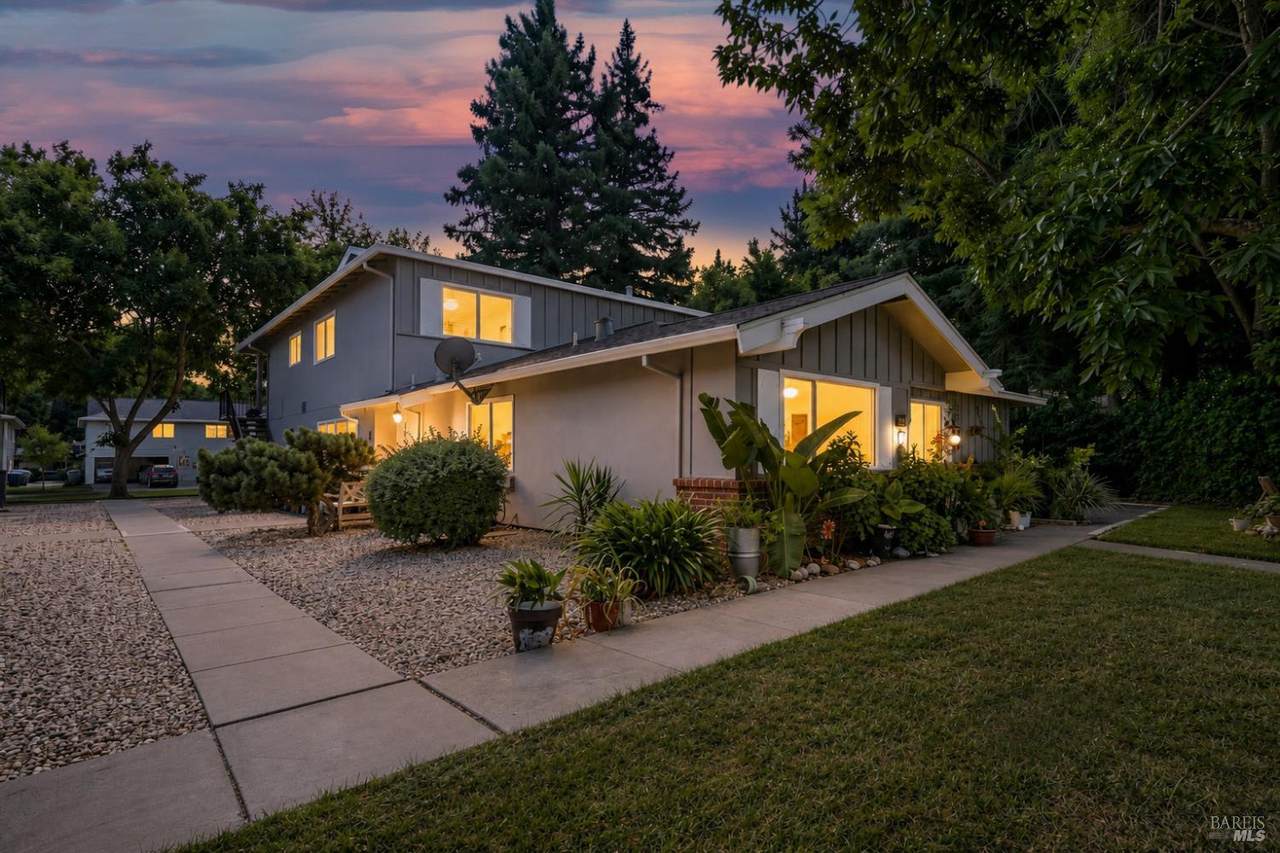 142 Del Rio Circle - Photo 1