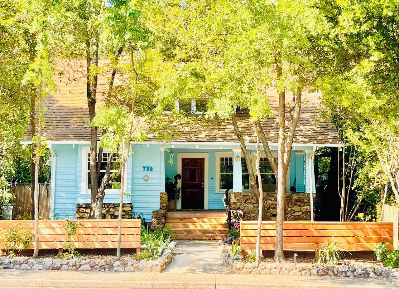 720 Grove Avenue - Photo 1