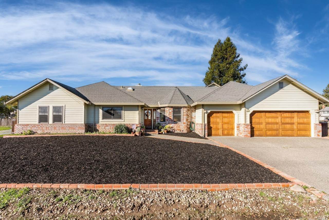 107 Park Royal Avenue - Photo 1