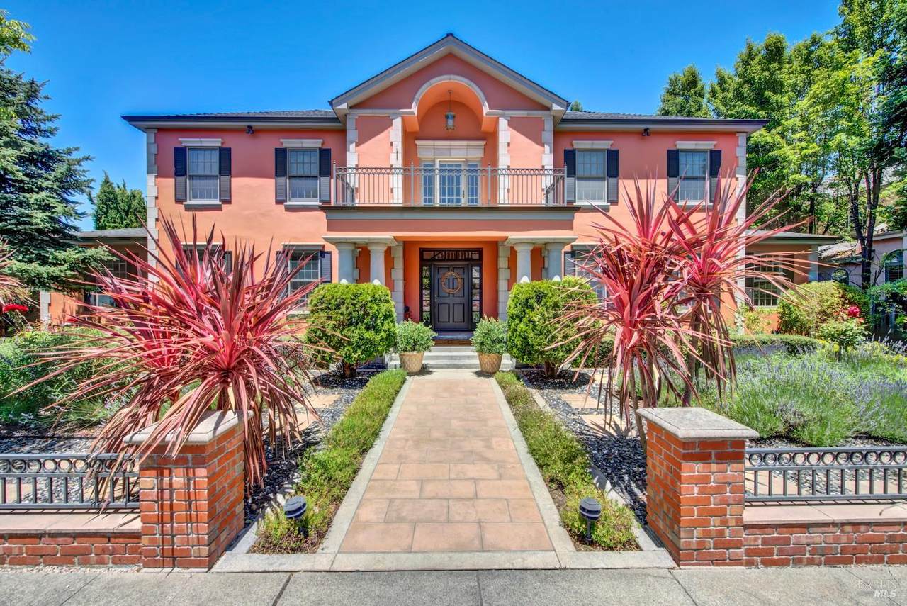 2 Remington Court - Photo 1