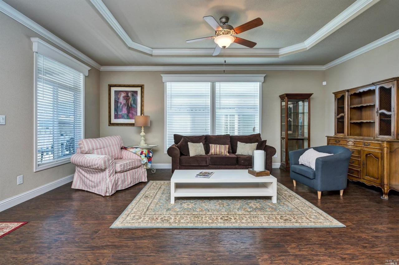 809 Champagne East - Photo 1