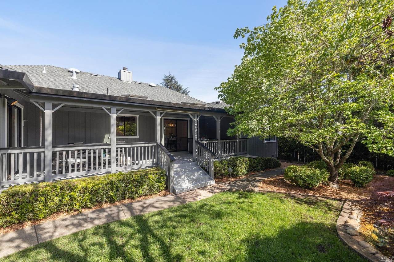 429 Greens Drive - Photo 1