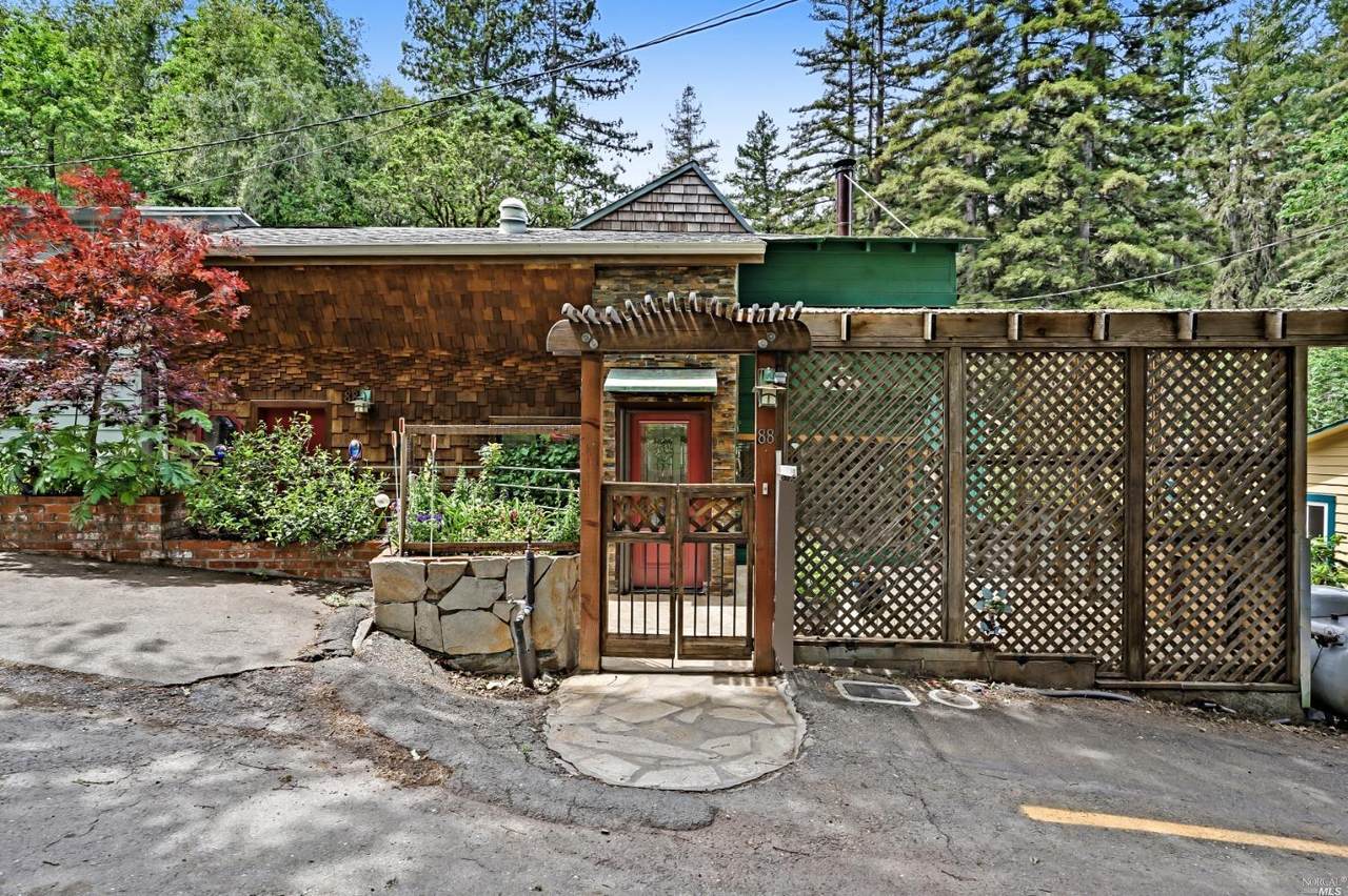 88 Sylvania Avenue - Photo 1