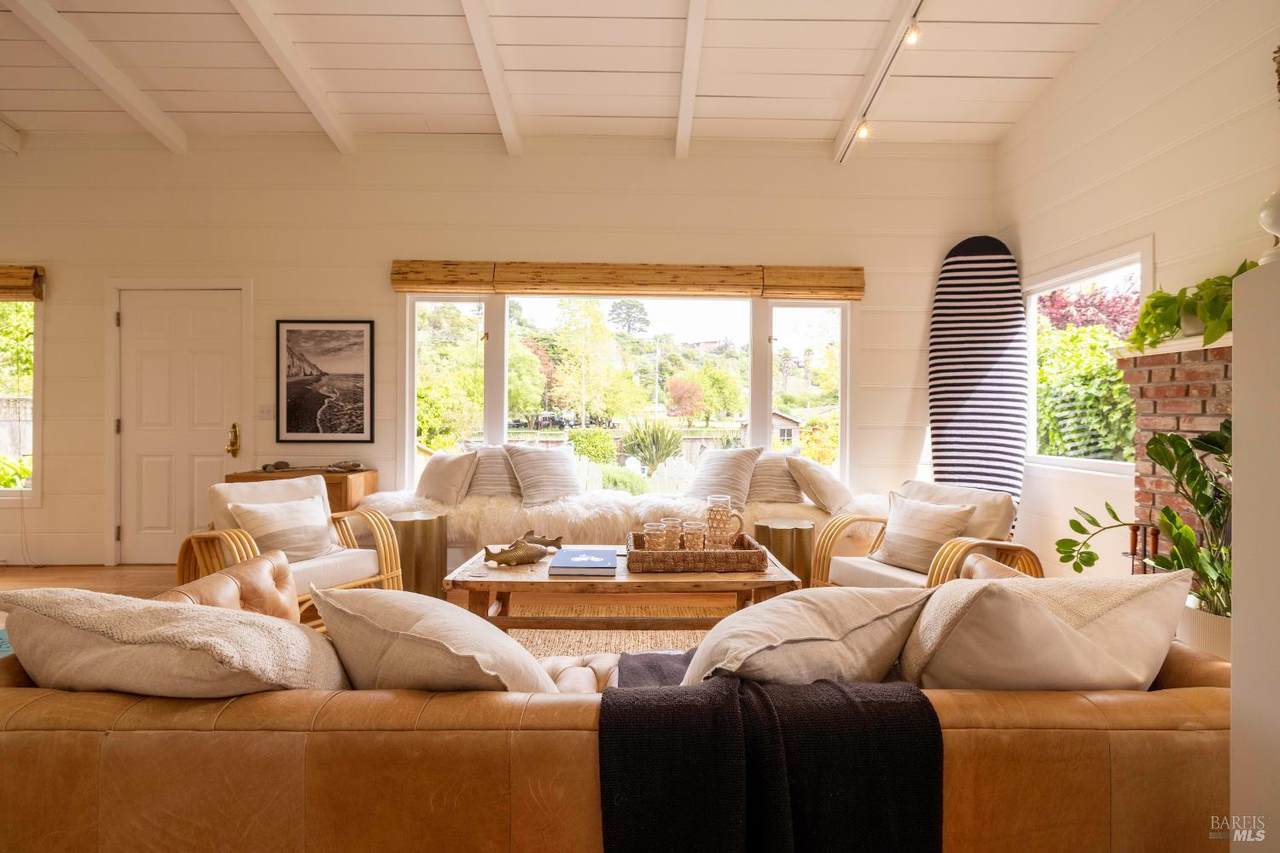 10 Park Avenue - Photo 1