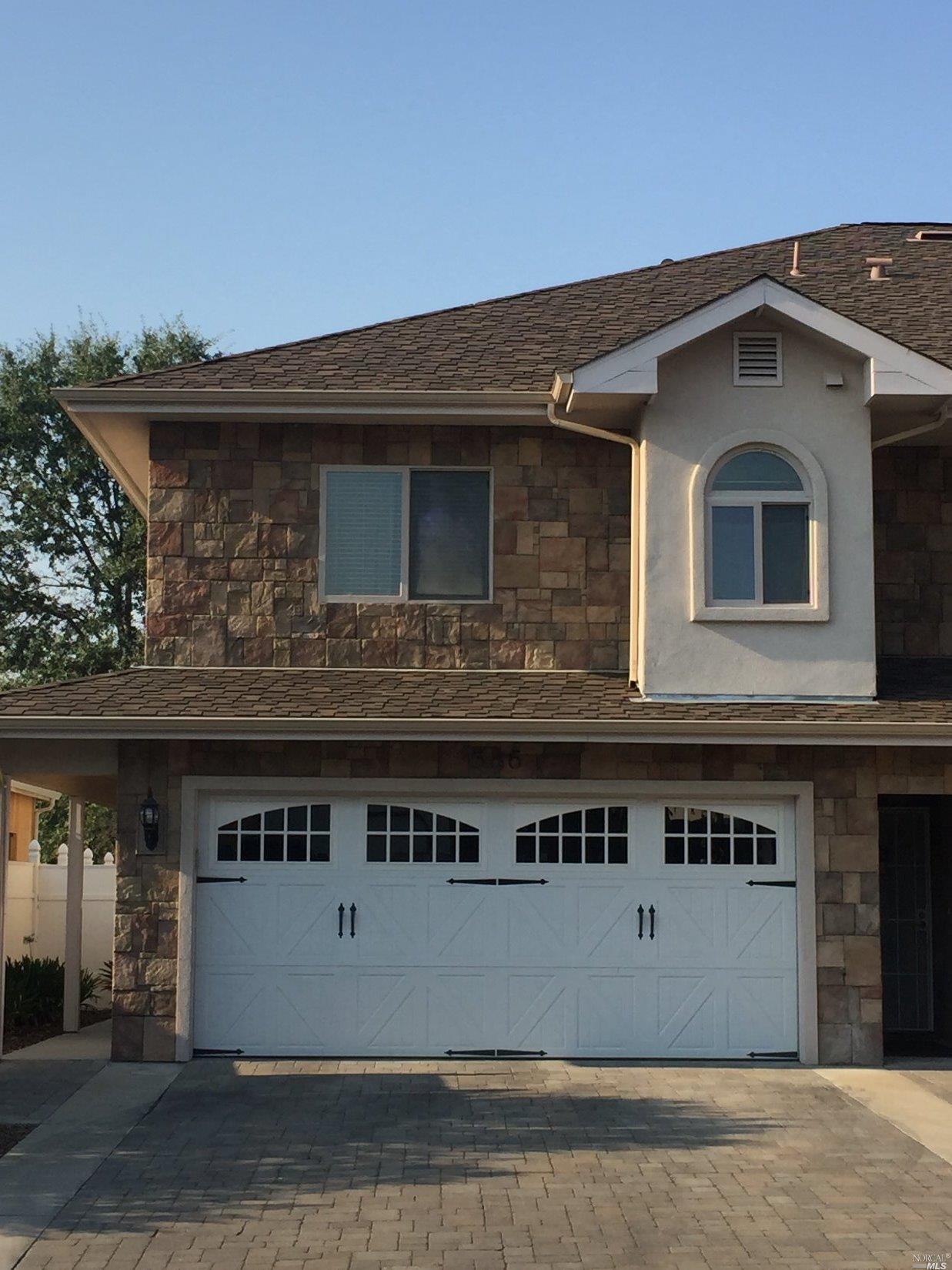 386 15th Street - Photo 1