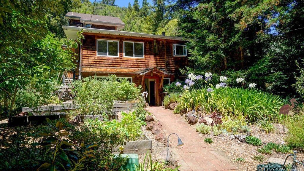 428 Cascade Drive - Photo 1