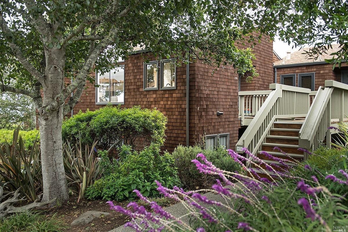 298 Headlands Court - Photo 1