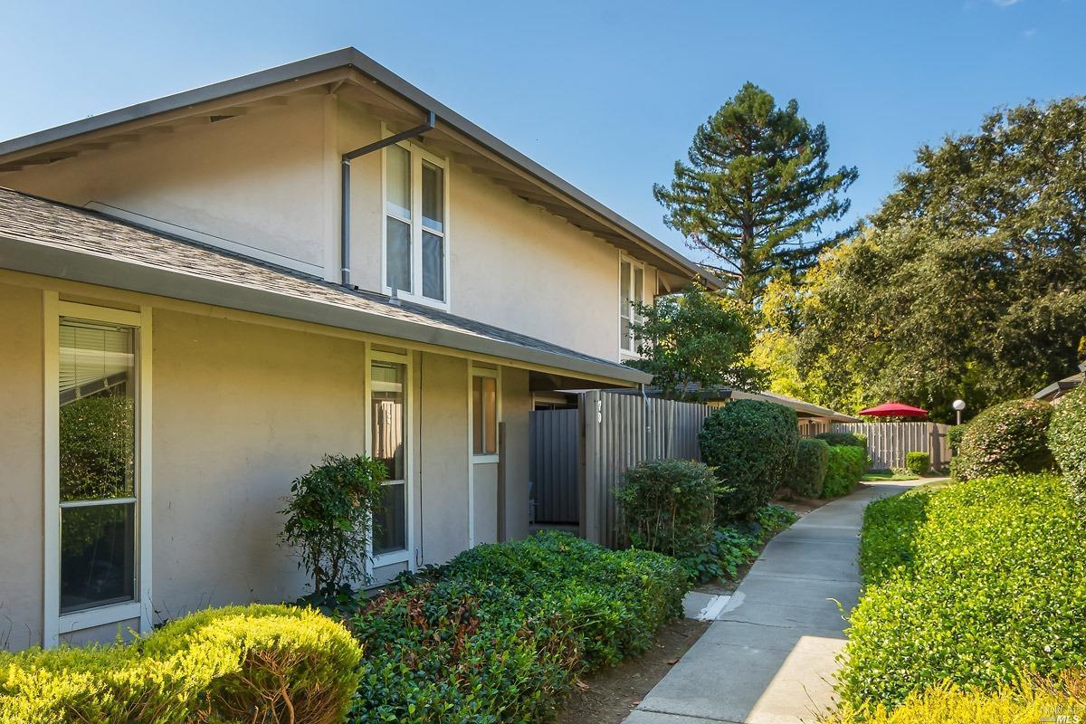 79 Roundtree Boulevard - Photo 1