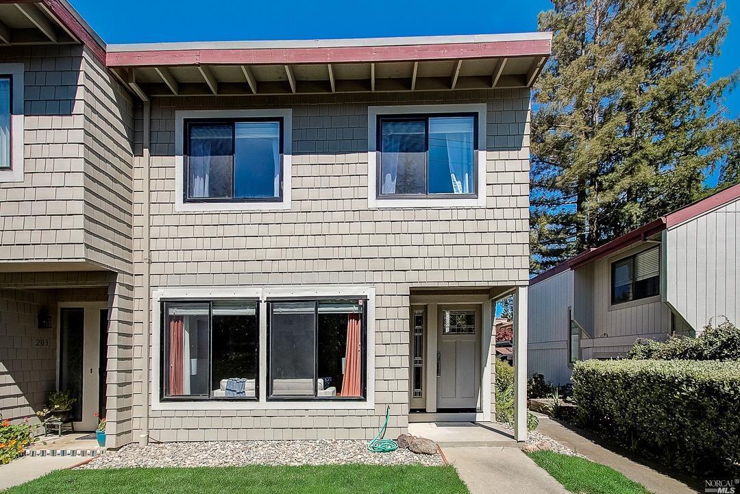 201 Albion Court - Photo 1