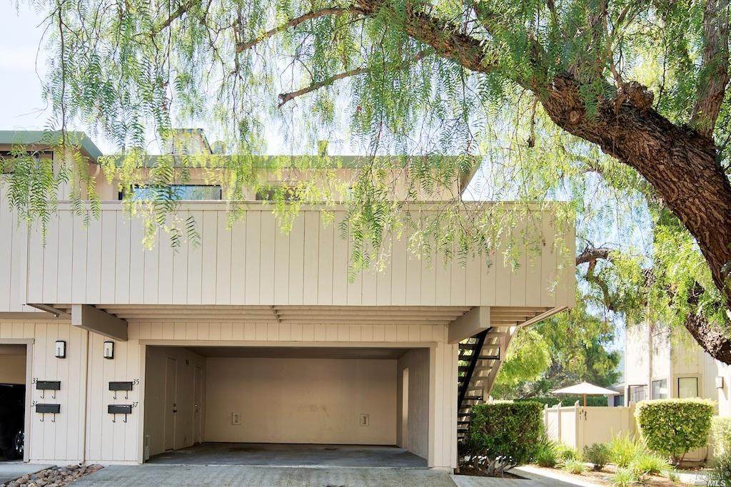 35 Wharf Circle - Photo 1