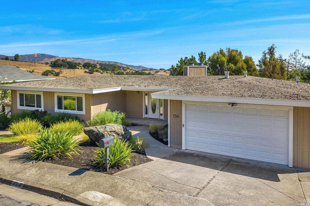 134 Woodside Drive - Photo 1